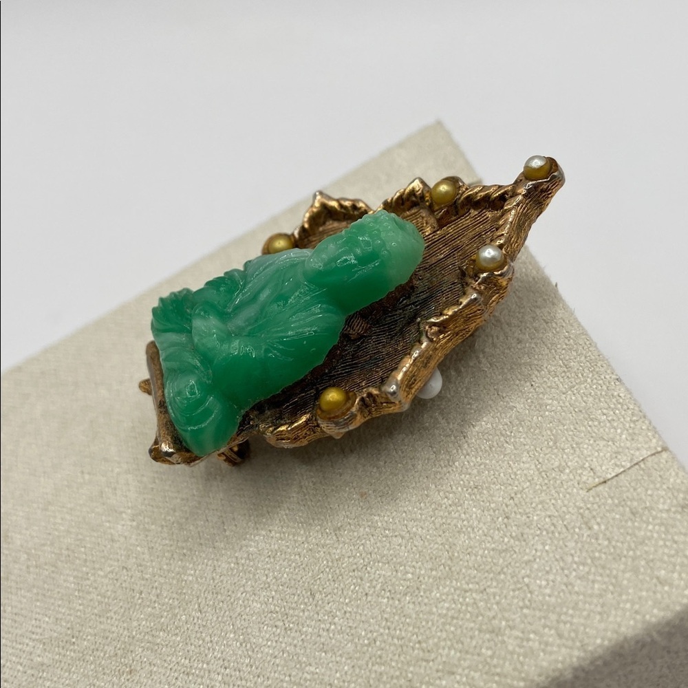 Vintage Green Jade Resin Gold Plated Faux Pearl Budha Brooch Pin - Picture 2 of 8